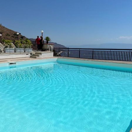 Elisa'S House Apartment Taormina Bagian luar foto
