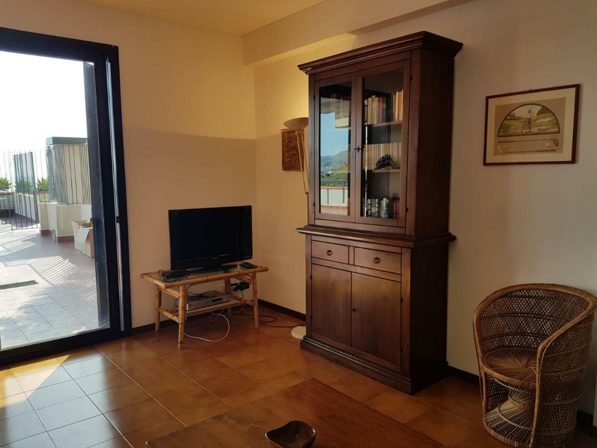 Elisa'S House Apartment Taormina Bagian luar foto