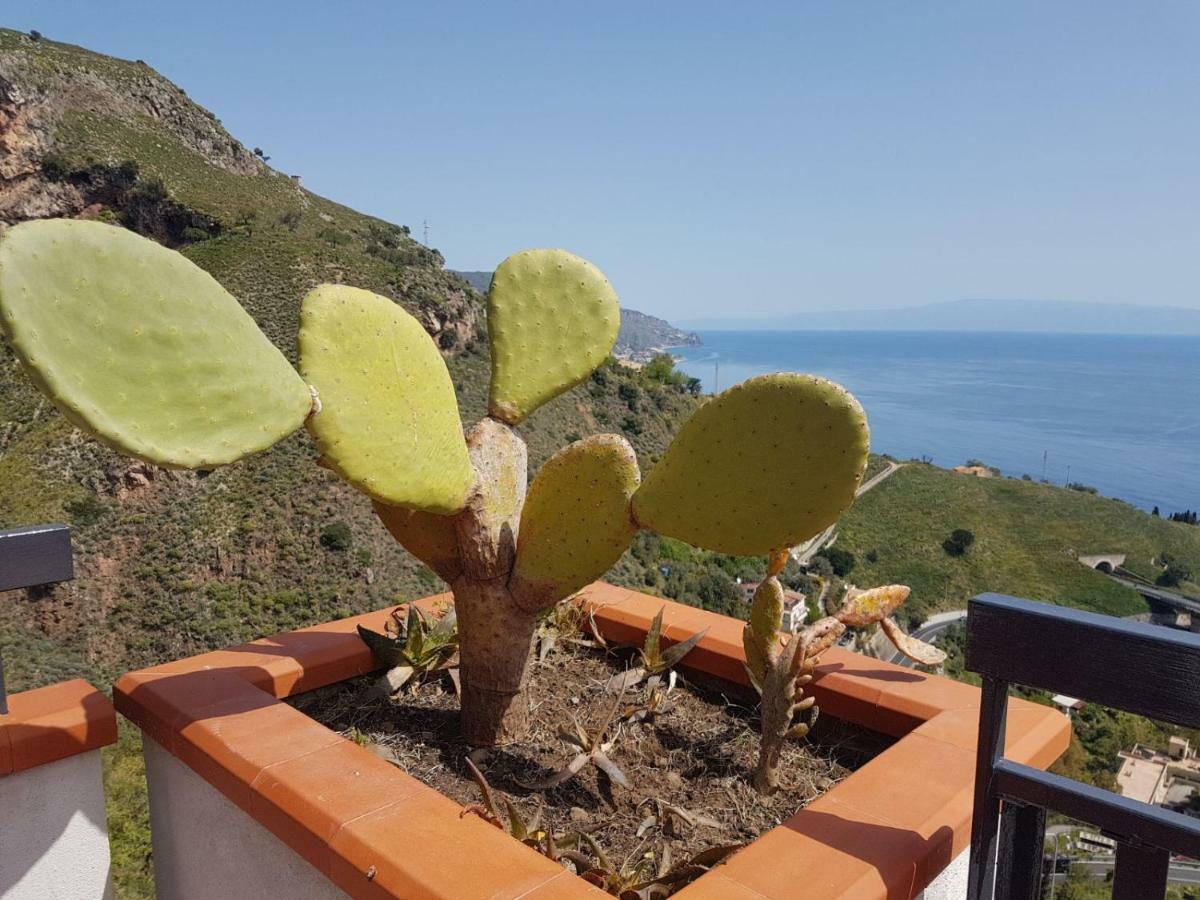Elisa'S House Apartment Taormina Bagian luar foto