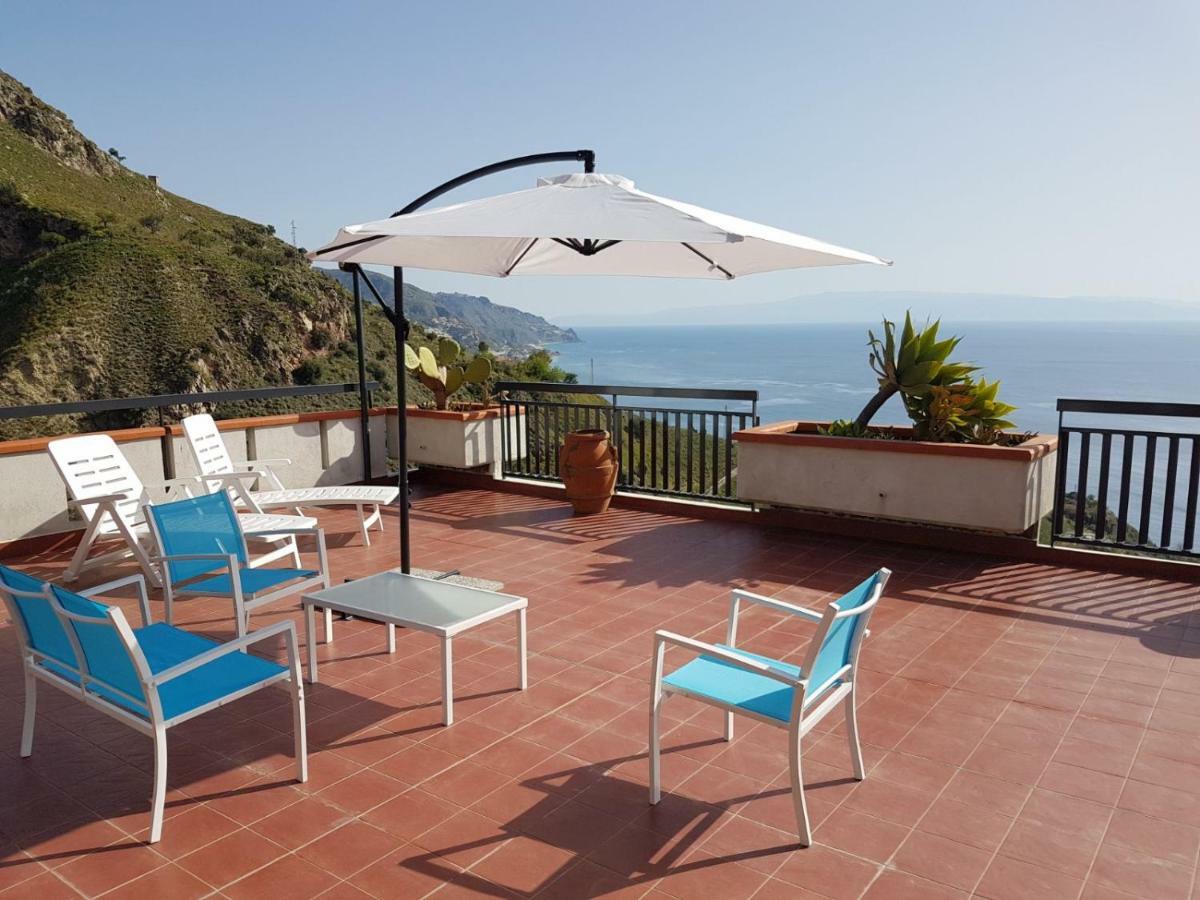 Elisa'S House Apartment Taormina Bagian luar foto